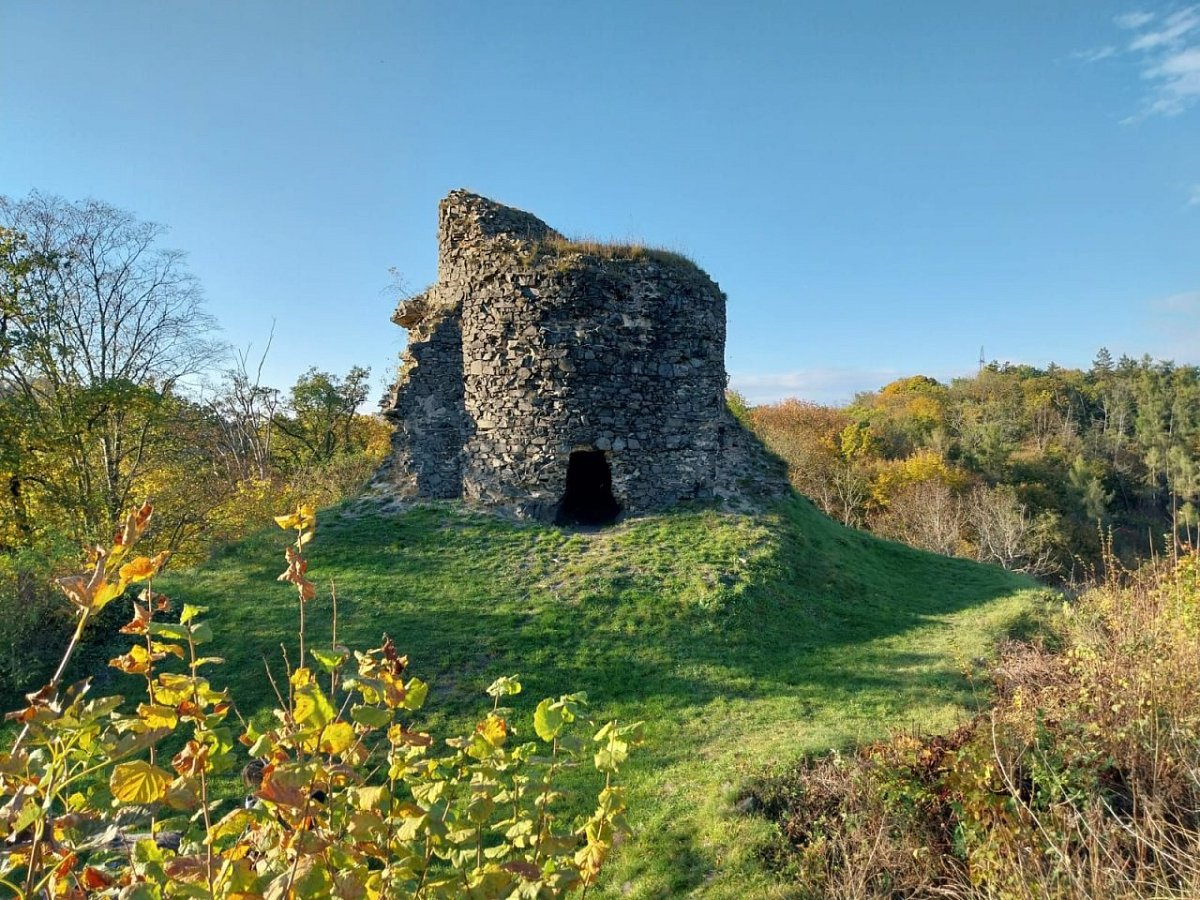Ostrý - zřícenina hradu (268&nbsp;m)
